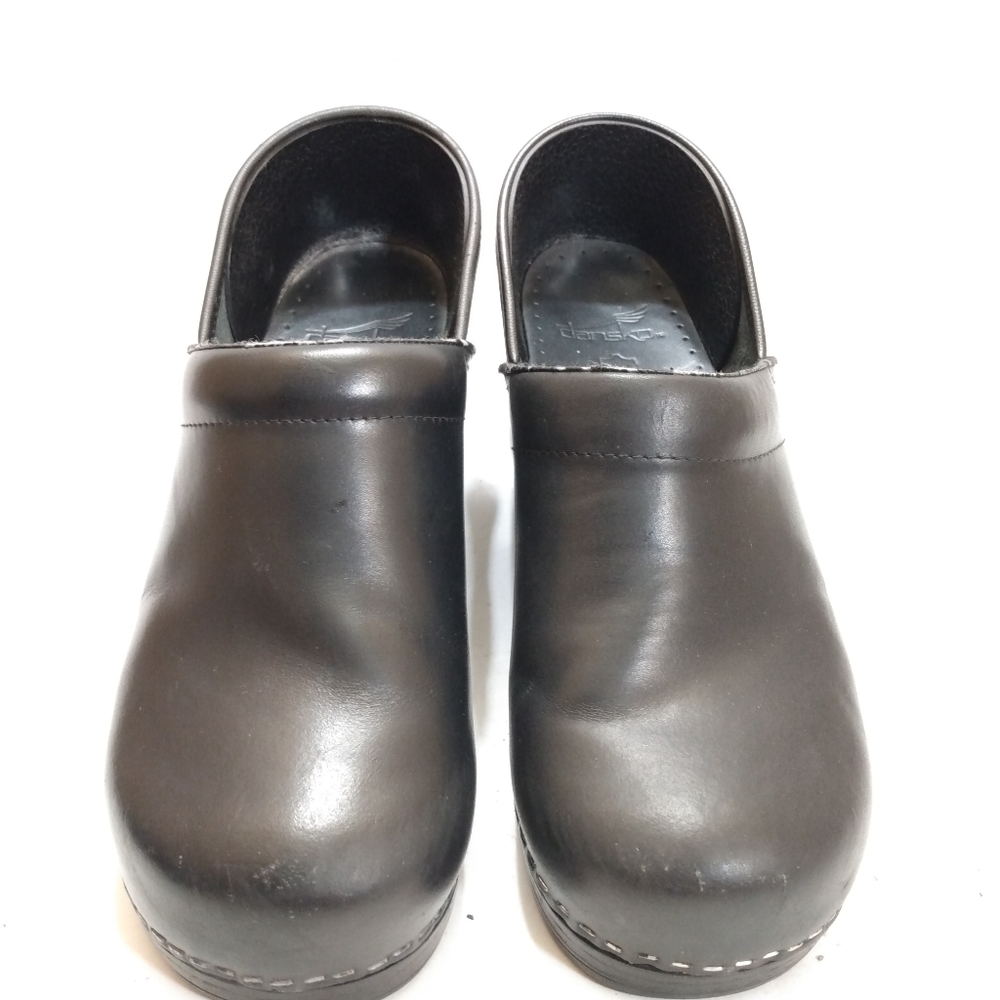 Dansko pro unisex black Cabrio leather stapled clogs 806020202 size 40